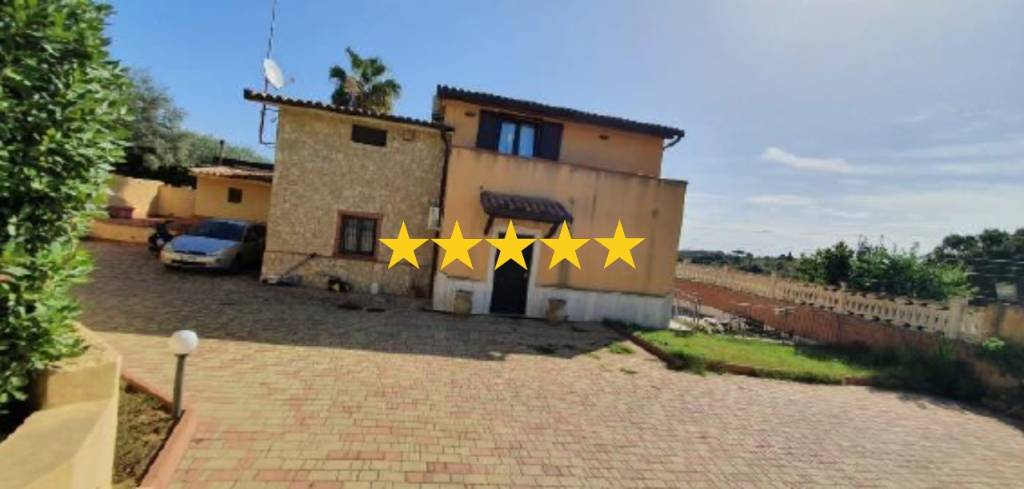 casa indipendente in vendita a Caltanissetta in zona Favarella