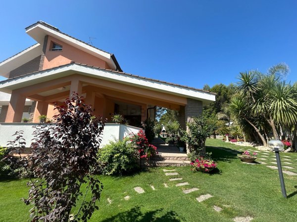 casa indipendente in vendita a Caltanissetta