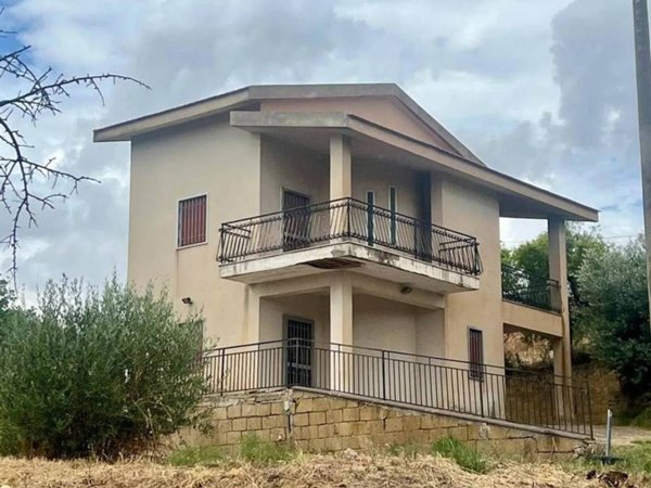 appartamento in vendita a Caltanissetta in zona Favarella