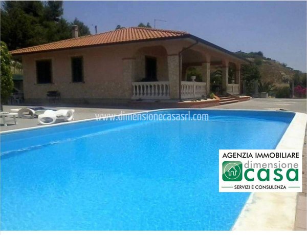 casa indipendente in vendita a Caltanissetta in zona Favarella
