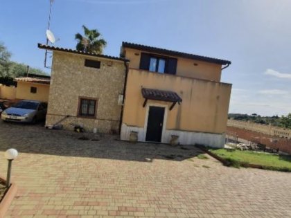 casa indipendente in vendita a Caltanissetta in zona Palmitelli