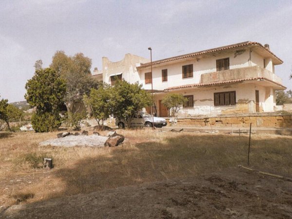 casa indipendente in vendita a Caltanissetta in zona Centro Storico