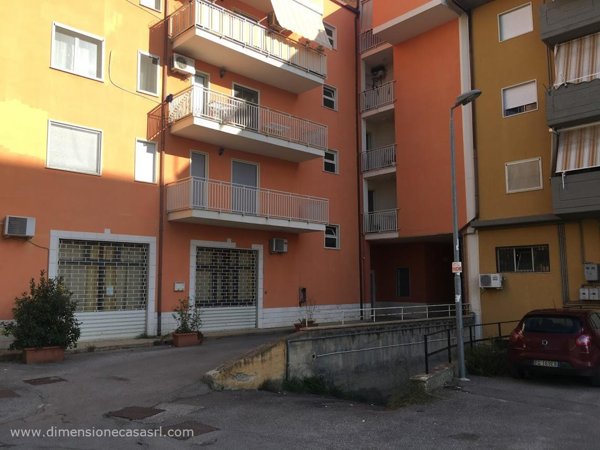 locale commerciale in vendita a Caltanissetta