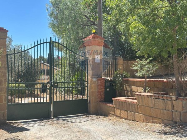 casa indipendente in vendita a Caltanissetta