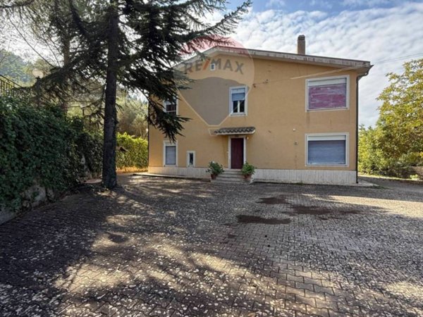 casa indipendente in vendita a Caltanissetta