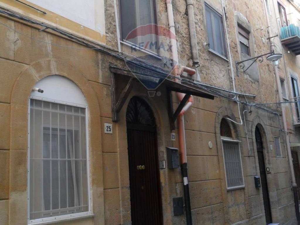 casa indipendente in vendita a Caltanissetta in zona Centro Storico
