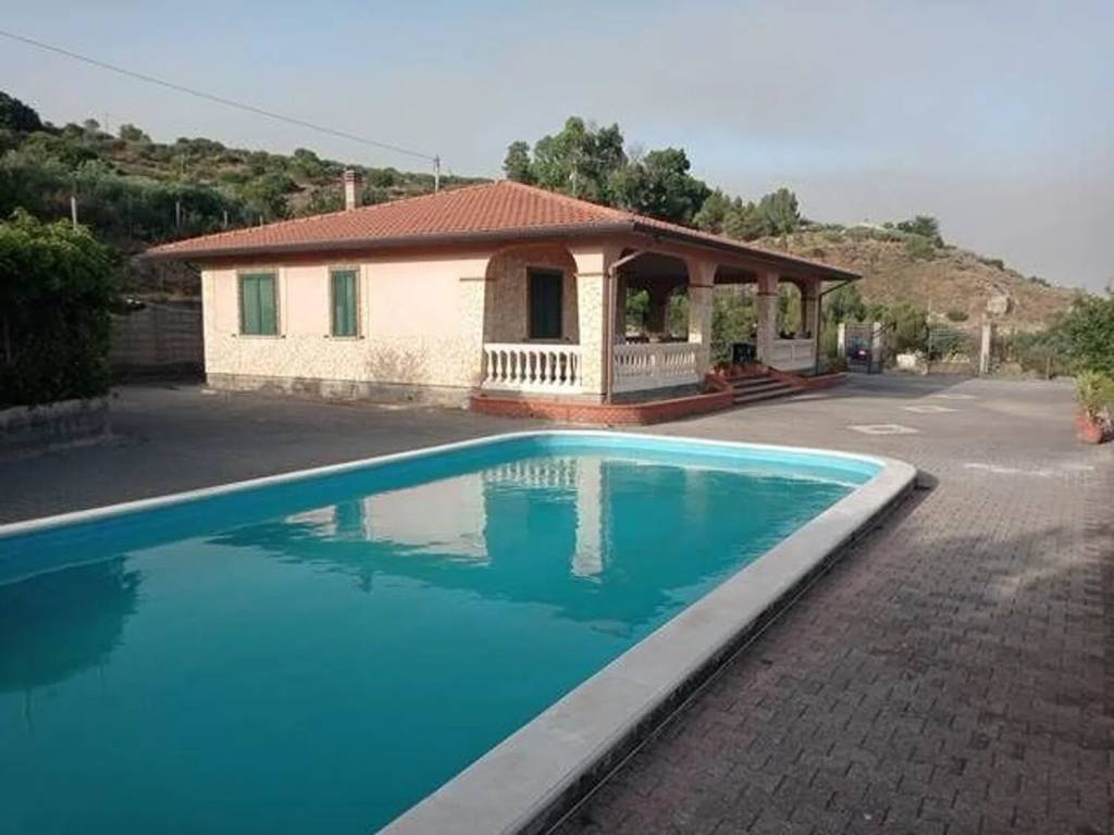 casa indipendente in vendita a Caltanissetta