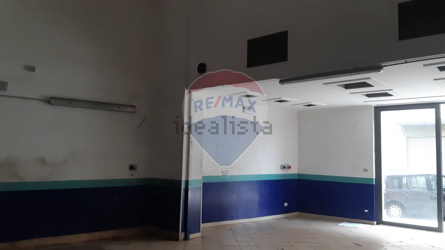 locale commerciale in vendita a Caltanissetta