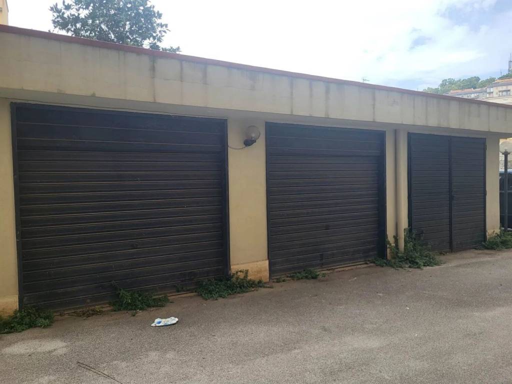 locale commerciale in vendita a Caltanissetta