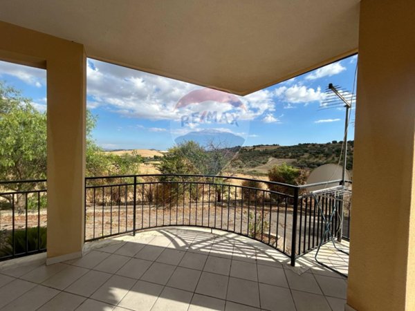 casa indipendente in vendita a Caltanissetta in zona Favarella