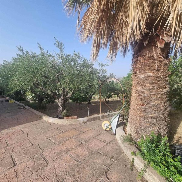 casa indipendente in vendita a Caltanissetta in zona Villaggio Santa Barbara