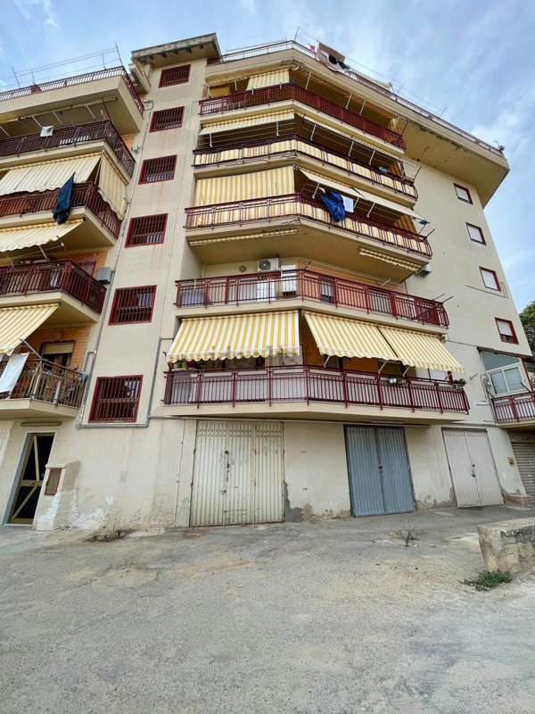 locale di sgombero in vendita a Caltanissetta