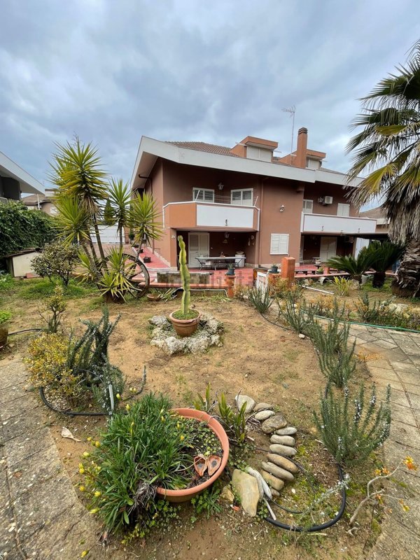 casa indipendente in vendita a Caltanissetta