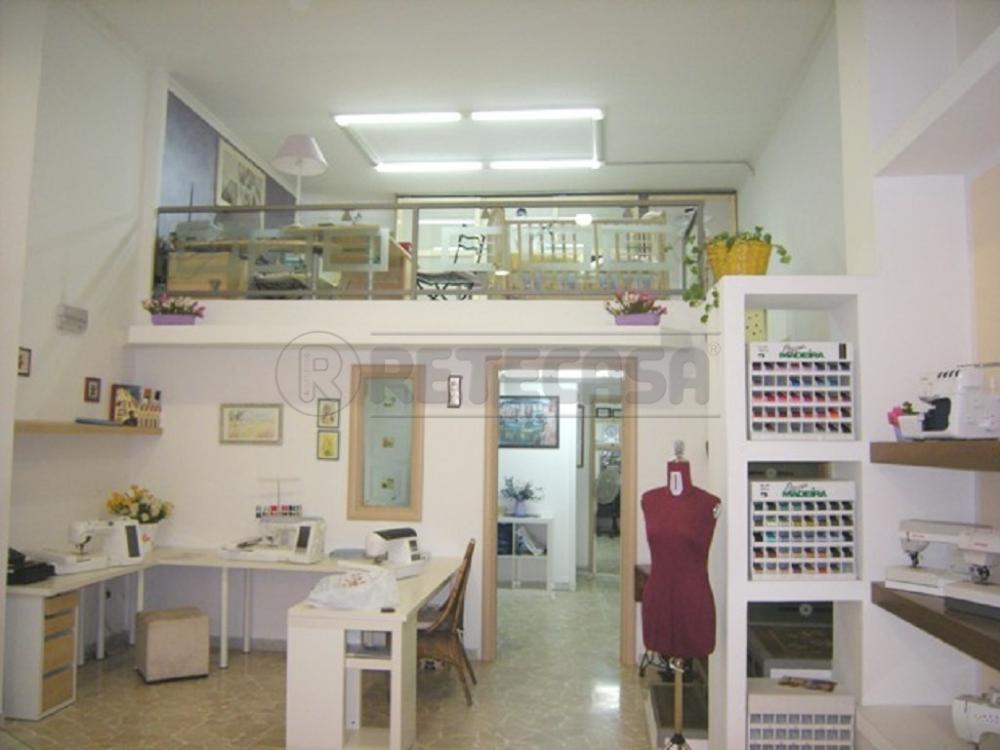 locale commerciale in vendita a Caltanissetta