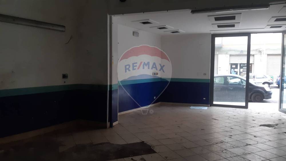 locale commerciale in vendita a Caltanissetta