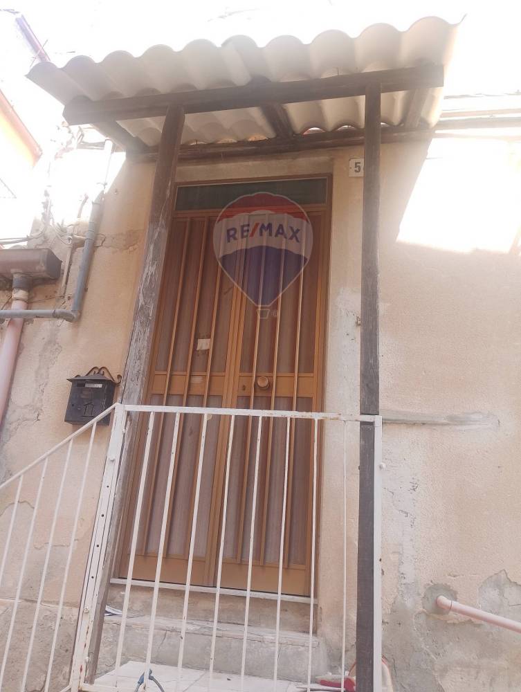 casa indipendente in vendita a Caltanissetta