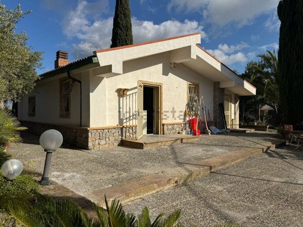 casa indipendente in vendita a Caltanissetta