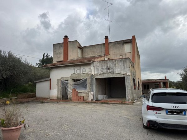 casa indipendente in vendita a Caltanissetta