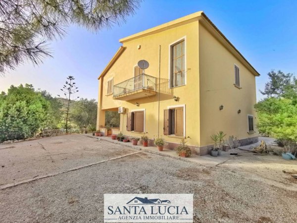 casa indipendente in vendita a Caltanissetta in zona Borgo Petilia