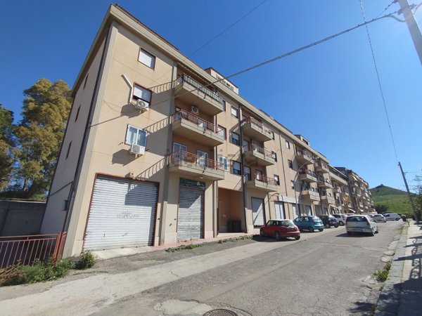 appartamento in vendita a Caltanissetta in zona Villaggio Santa Barbara