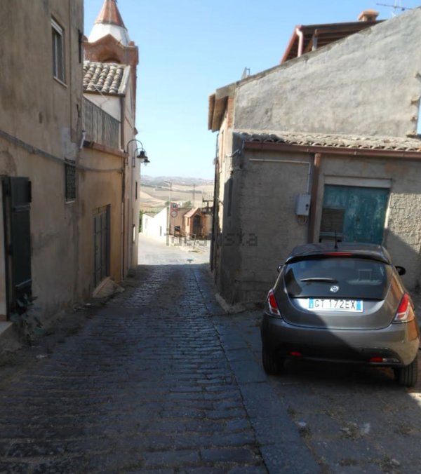 appartamento in vendita a Caltanissetta in zona Favarella