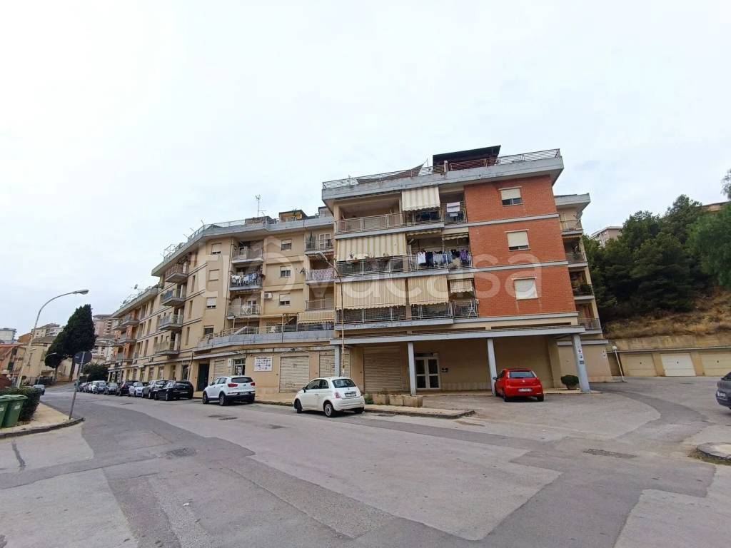 appartamento in vendita a Caltanissetta in zona Balate / Pinzelli