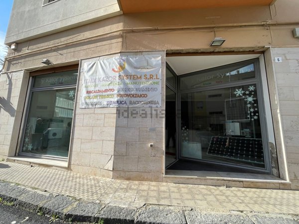 locale commerciale in vendita a Caltanissetta