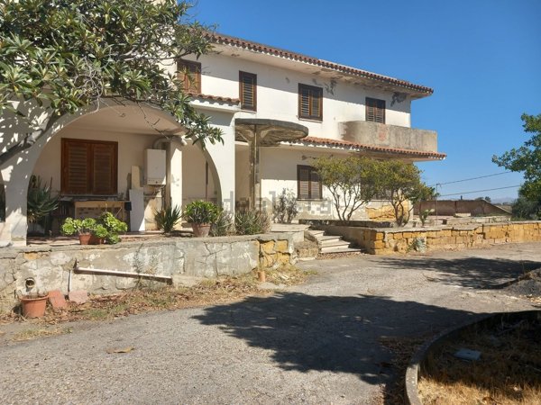 casa indipendente in vendita a Caltanissetta