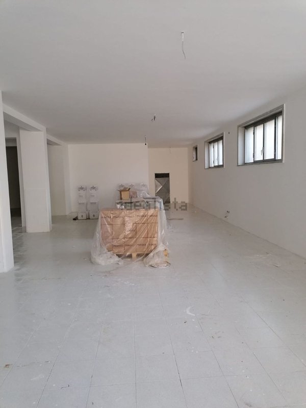 locale di sgombero in vendita a Caltanissetta