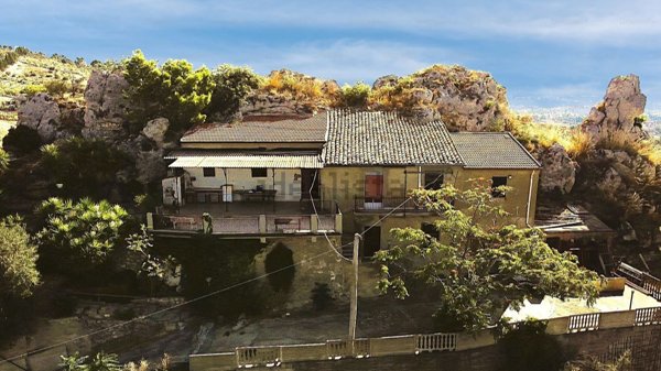 casa indipendente in vendita a Caltanissetta