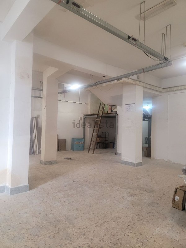 locale commerciale in vendita a Caltanissetta