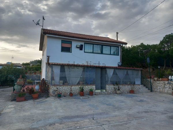 casa indipendente in vendita a Caltanissetta