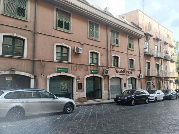 locale commerciale in vendita a Caltanissetta