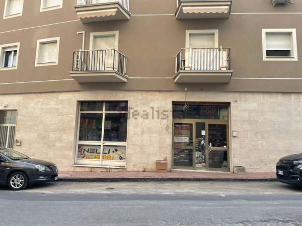 locale commerciale in vendita a Caltanissetta