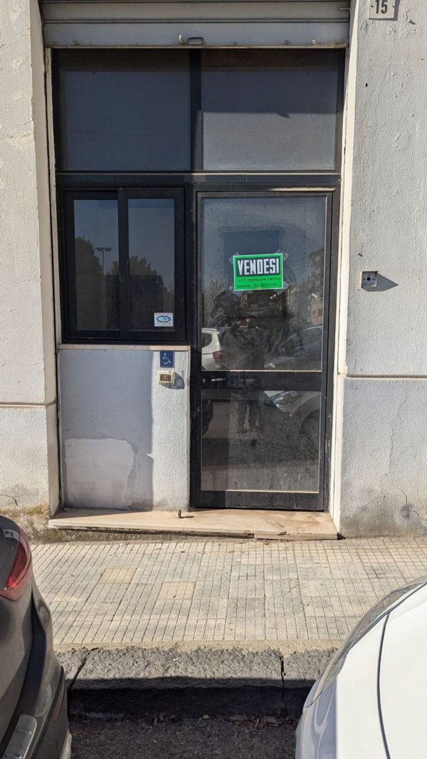 locale commerciale in vendita a Caltanissetta