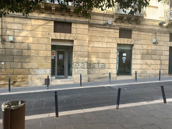 locale commerciale in vendita a Caltanissetta in zona Centro Storico
