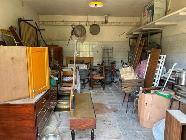 locale di sgombero in vendita a Caltanissetta