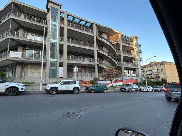 locale commerciale in vendita a Caltanissetta