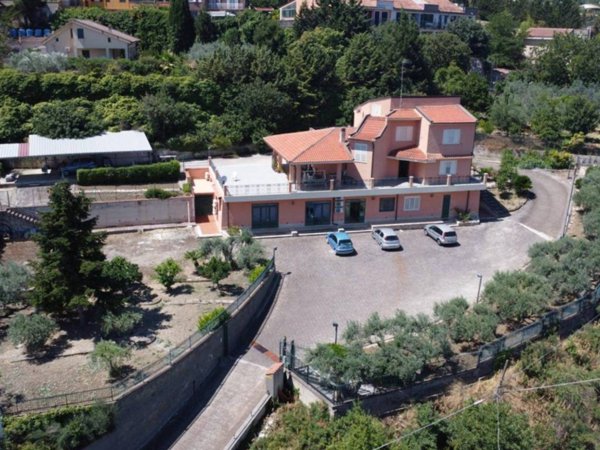 casa indipendente in vendita a Caltanissetta