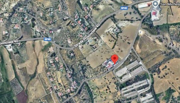 locale commerciale in vendita a Caltanissetta in zona Favarella