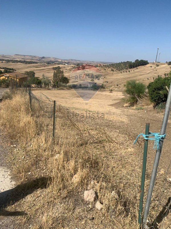 locale di sgombero in vendita a Caltanissetta