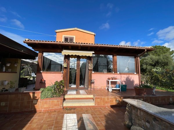 casa indipendente in vendita a Caltanissetta