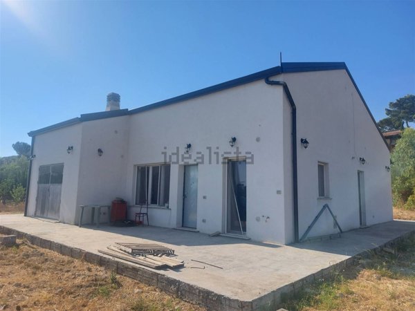 casa indipendente in vendita a Caltanissetta