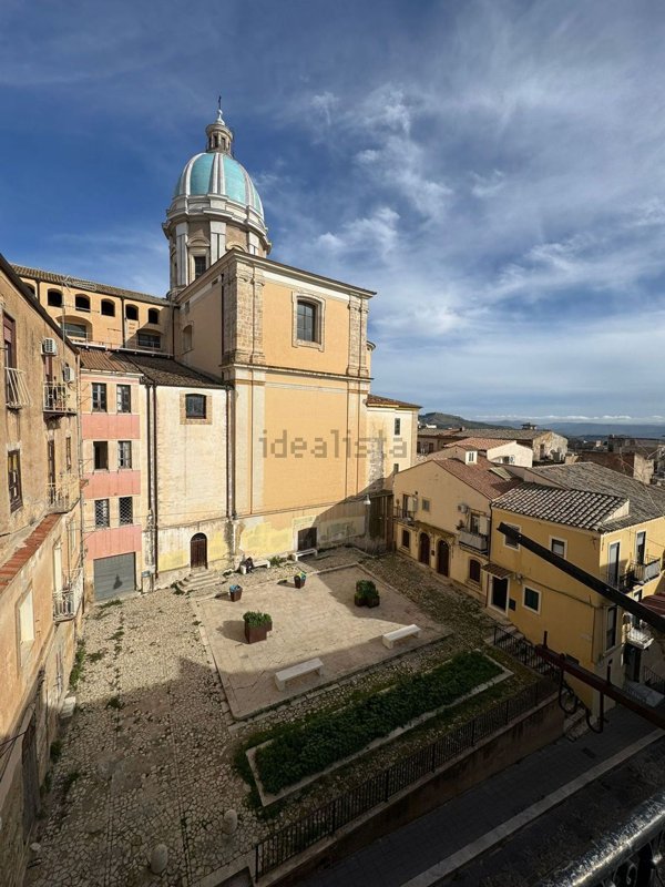 appartamento in vendita a Caltanissetta in zona Centro Storico