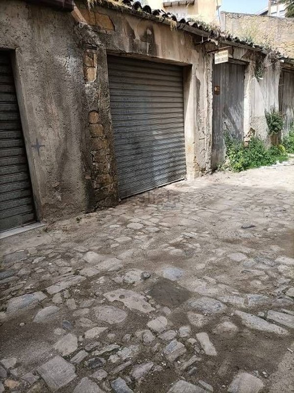 locale di sgombero in vendita a Caltanissetta