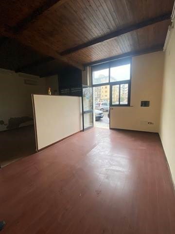 negozio in vendita a Caltanissetta in zona Centro Storico