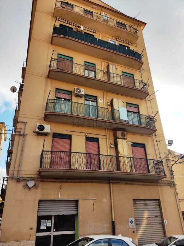 locale commerciale in vendita a Caltanissetta