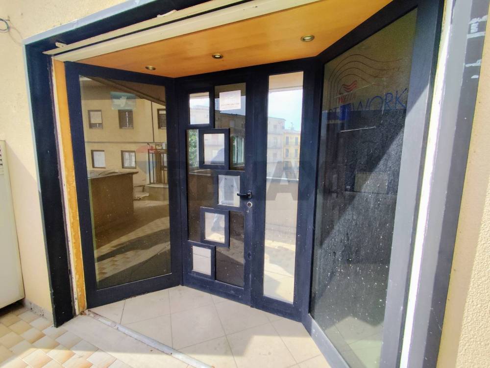 locale commerciale in vendita a Caltanissetta