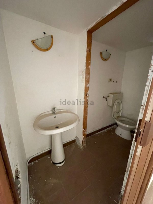 locale di sgombero in vendita a Caltanissetta