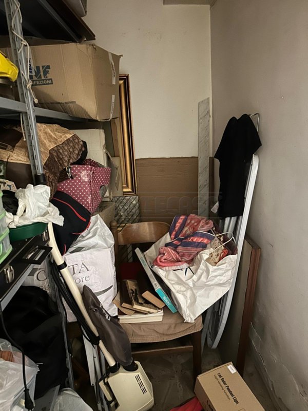 locale di sgombero in vendita a Caltanissetta